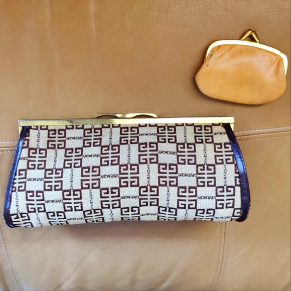 Givenchy Handbags - Givenchy Clutch